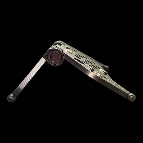 Hexagonal Pattern Metal Plate - Picture 3 of 8